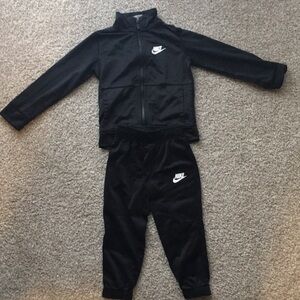 Nike track suit 2 piece set 3T